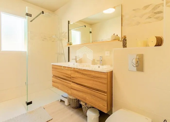 Martin & Jacuzzi - 23 Couchages Villa