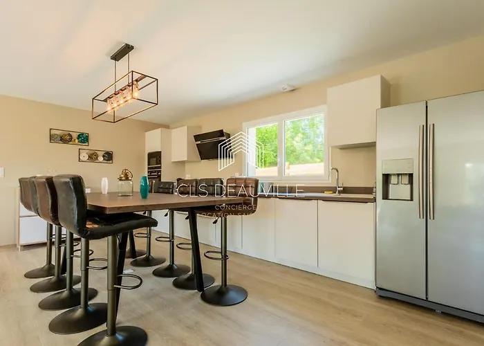 Martin & Jacuzzi - 23 Couchages Villa *