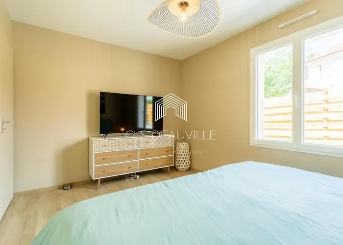 Villa Martin & Jacuzzi - 23 Couchages *